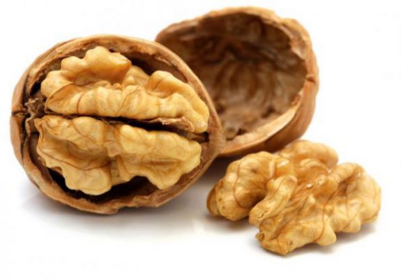 کوددهی مناسب برای جلوگیری از سیاه شدن گردو